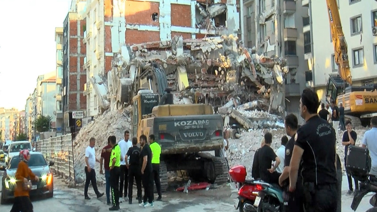 Bahçelievler’de 6 katlı bina yıkımda çöktü